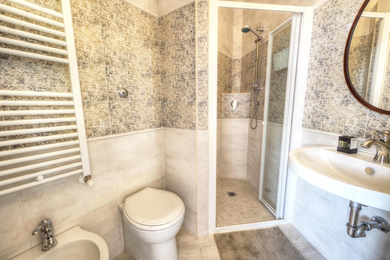Villino Emanuele Bed & Breakfast ซันตามารีเนลลา ภายนอก รูปภาพ